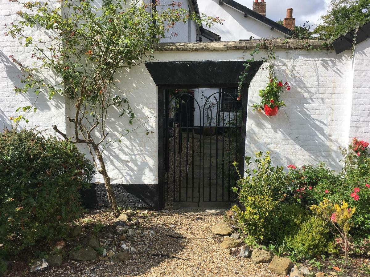 Old Rectory - Scoulton Apartment Great Ellingham Bagian luar foto